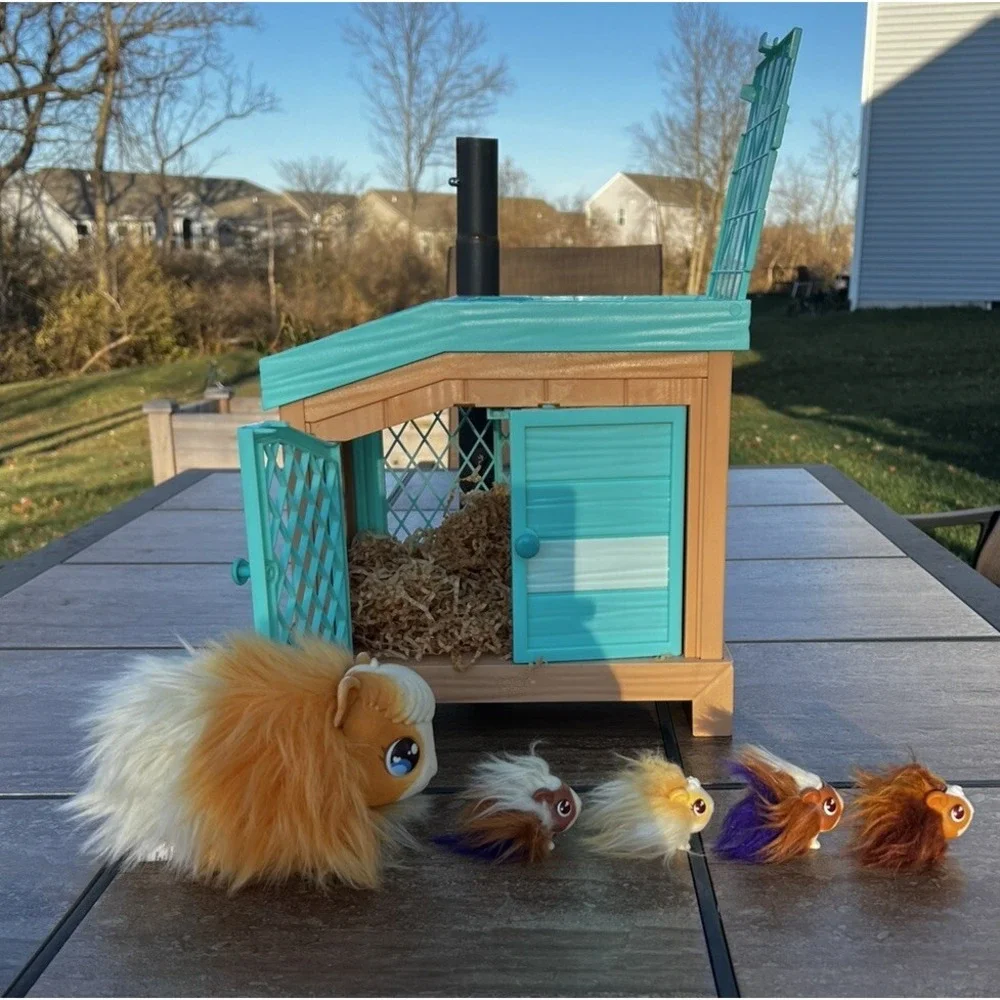 Little Live‎ Pets Mama Surprise Guinea Pig Interactive Animal Portable Hutch Toy